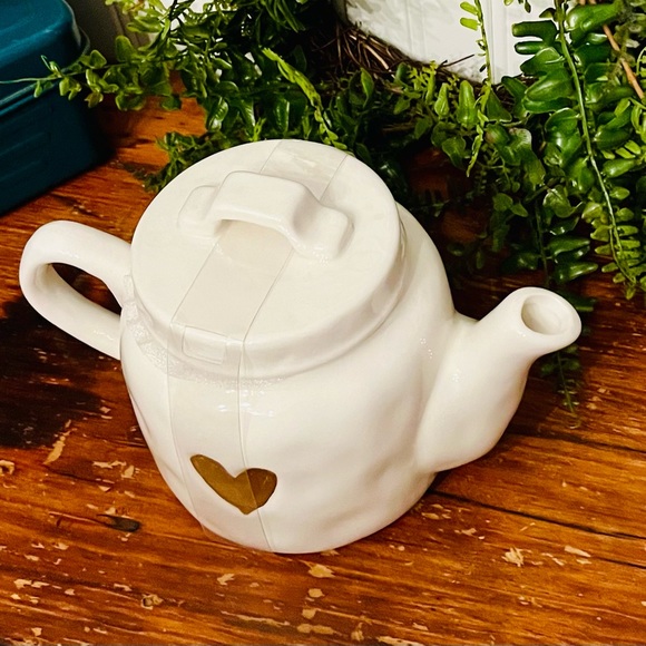 Cute Gold Heart Tea Pot - Picture 4 of 4